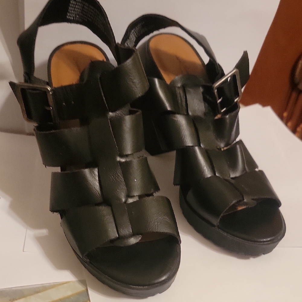 Universal Thread Black Strappy Sandals